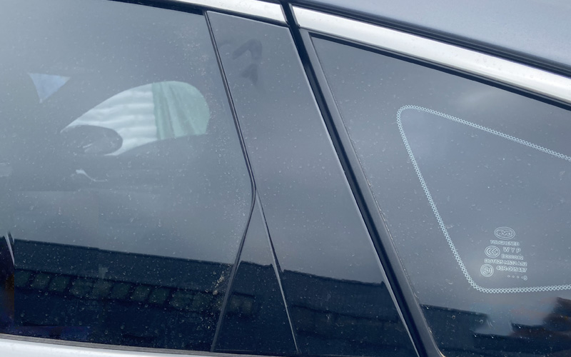 中新華美改性塑料：用高光黑PC材料點亮新能源汽車裝飾部件