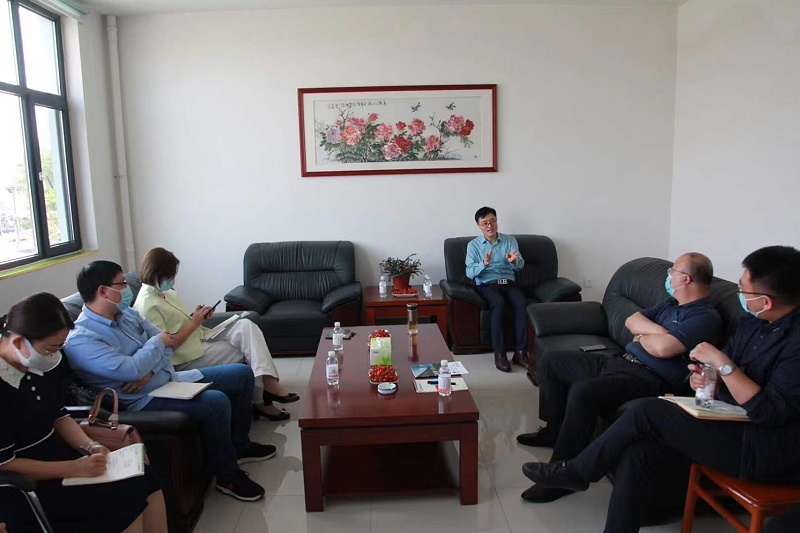 企業家們現場分組進行頭腦風暴