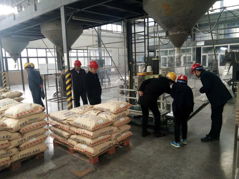 山東省標準化協會對我司AAA級標準化良好行為，進行現場確認評審。 (2)